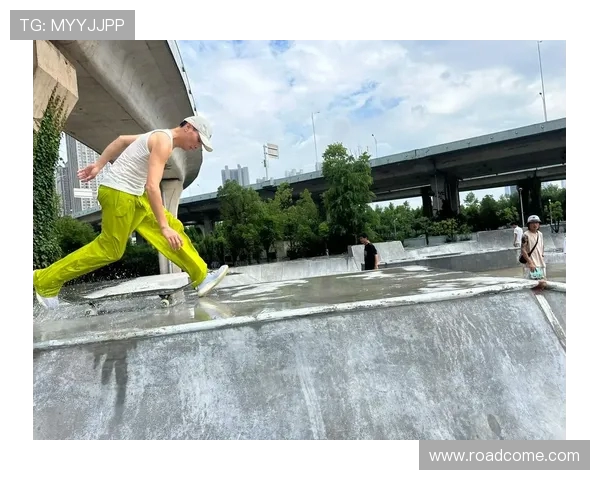 深圳滑板队的阵地战揭秘:探索滑板文化与城市活力的深度交融 深圳滑板队的阵地战揭秘:探索滑板文化与城市活力的深度交融