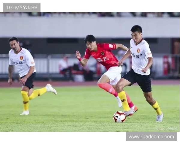 广东恒大与河北华夏的激烈对决展现中超联赛的精彩与魅力 广东恒大与河北华夏的激烈对决展现中超联赛的精彩与魅力