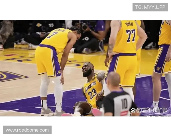 热火与湖人激战成焦点双方得分对决引发球迷热议 热火与湖人激战成焦点双方得分对决引发球迷热议