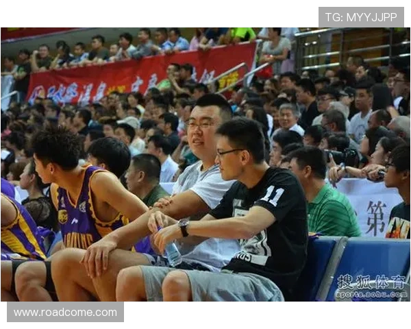 韩国男篮与俄罗斯男篮激战正酣谁能在国际赛场上笑到最后